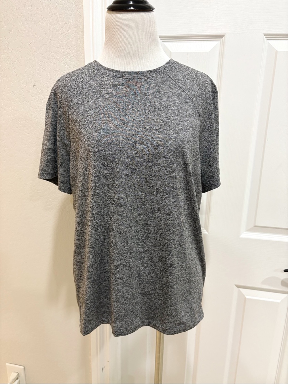 Lululemon License To Train Classic Fit Heathered Grey T-shirt M